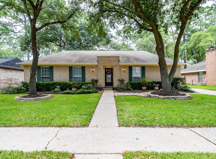 15027 Forest Lodge Dr, Houston, TX 77070 - photo 1