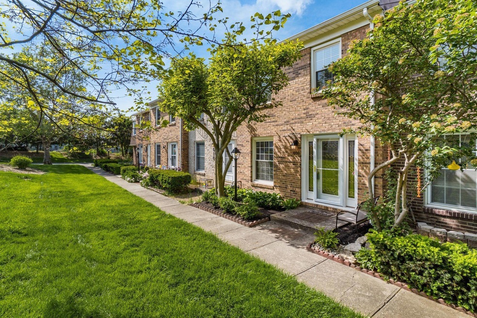 608 Pamlico St unit X-10, Columbus, OH 43228 - photo 1