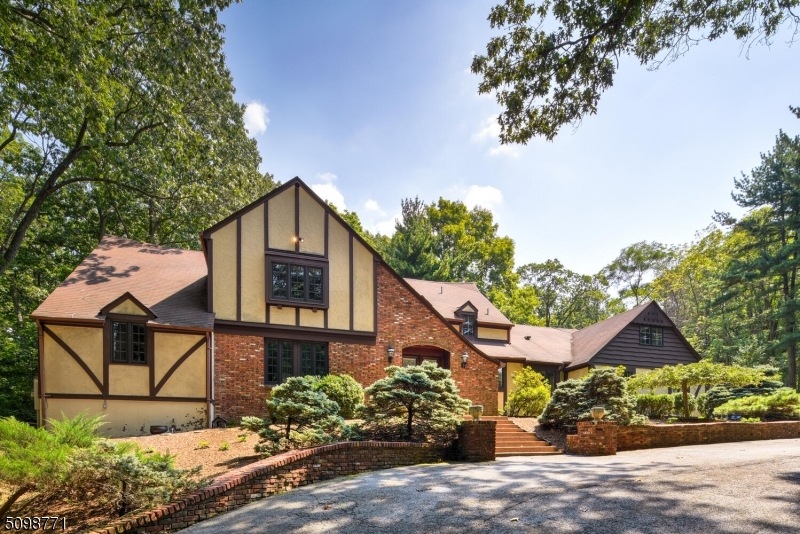 165 Scott Dr, Watchung, NJ 07069 - photo 1