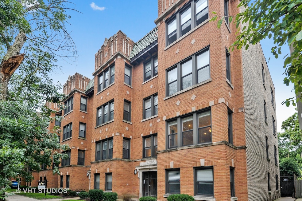 4830 N Hoyne Ave unit 2, Chicago, IL 60625 - photo 1