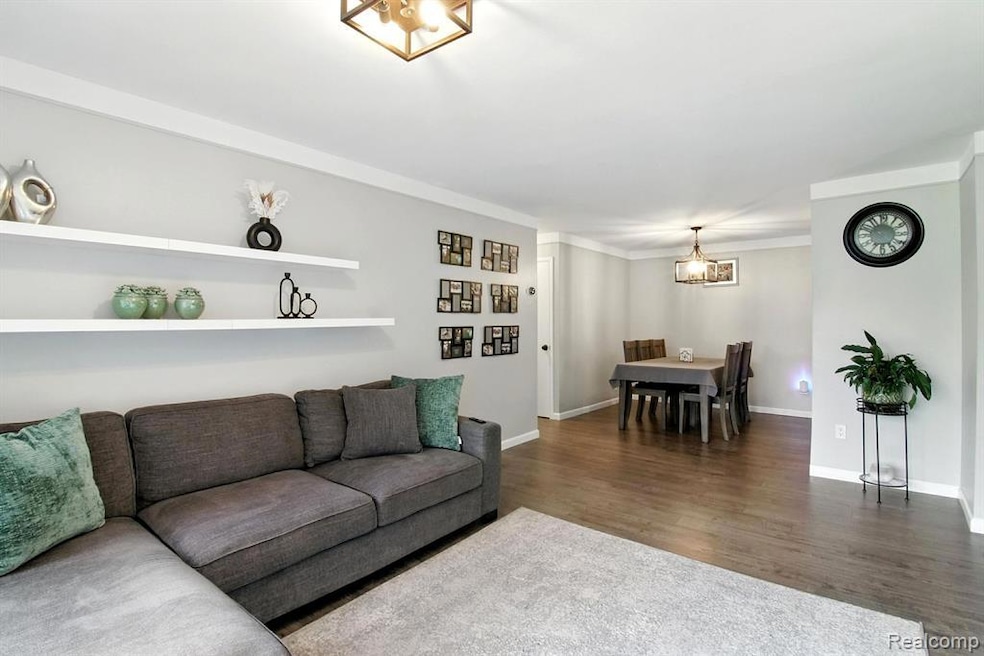 4925 E 10 Mile Rd unit 4, Warren, MI 48091 - photo 1