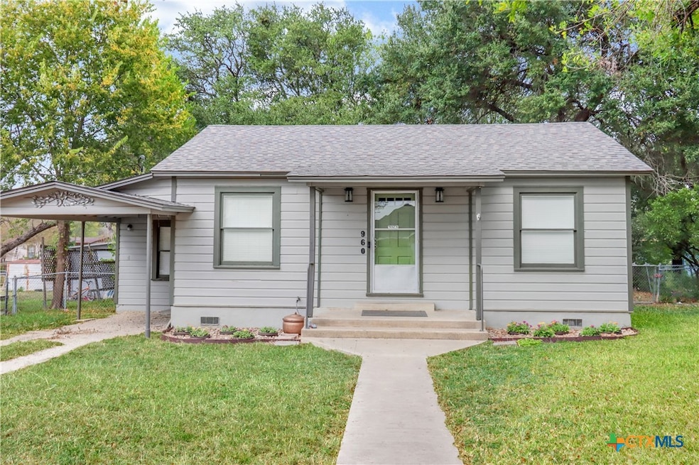 960 E Mountain St, Seguin, TX 78155 - photo 1