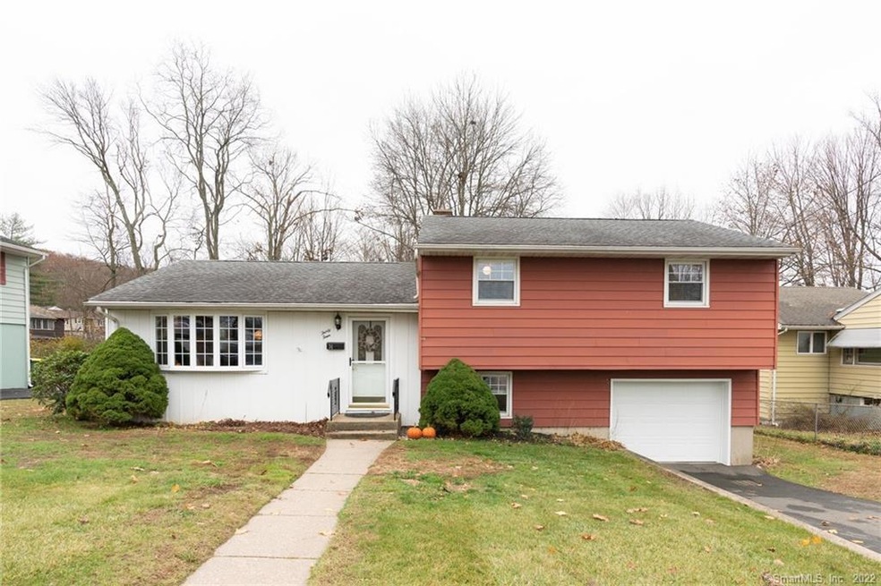 34 Blue Trail Dr, Waterbury, CT 06705 - photo 1