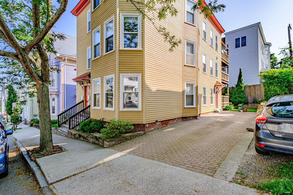 13 Anderson Street #1