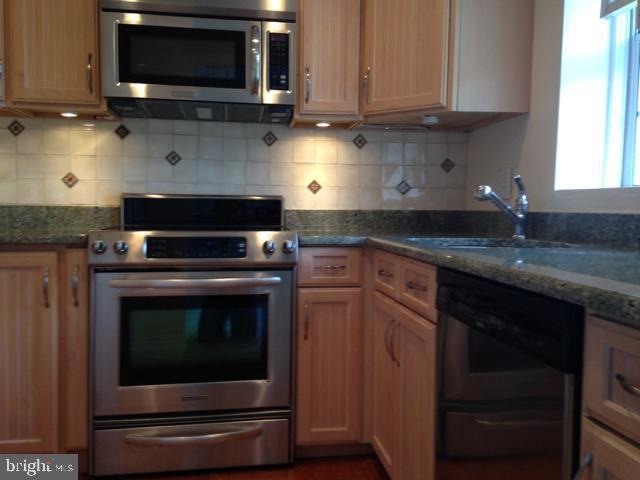 2942 S Columbus St unit C2, Arlington, VA 22206 - photo 1