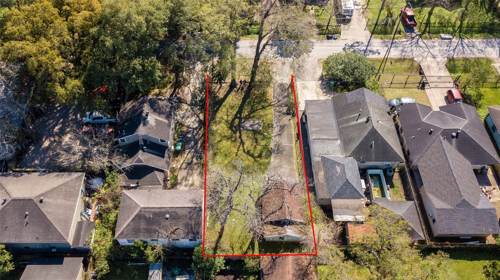 211 Caplin St, Houston, TX 77022 - photo 1