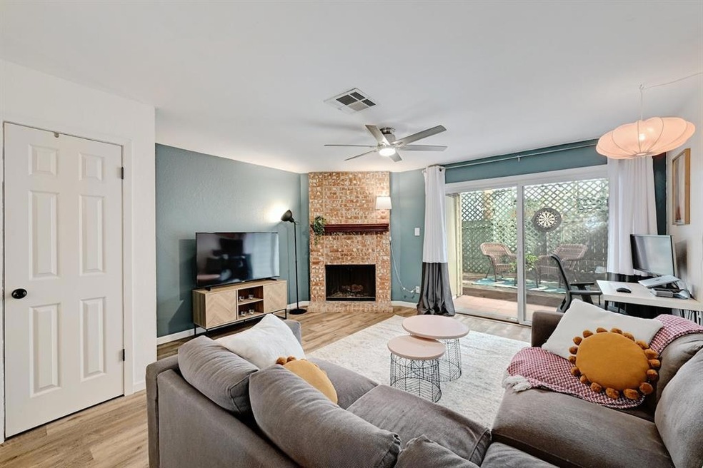 Welcome to the Coachlight Condos in highly sought 