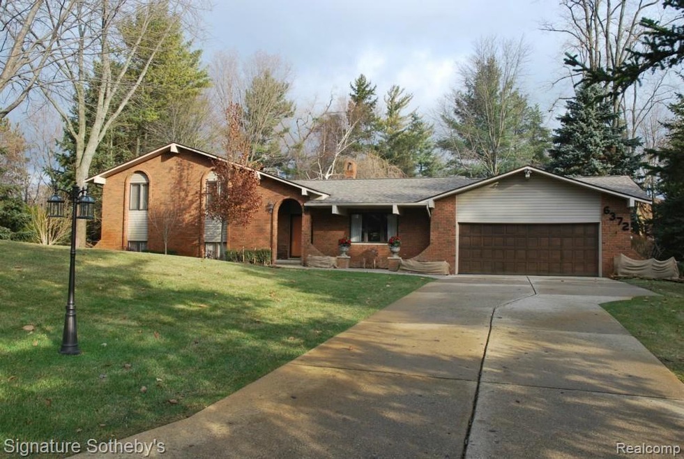 6372 North Shore