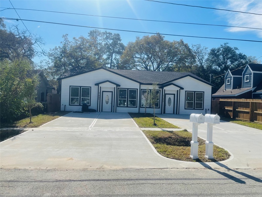 7002 S Hall St unit B, Houston, TX 77028 - photo 1