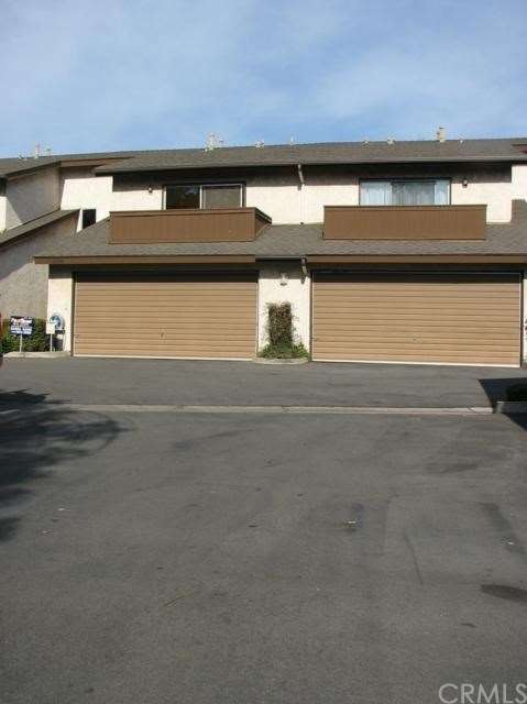 FRONT OF THE TOWNHOME