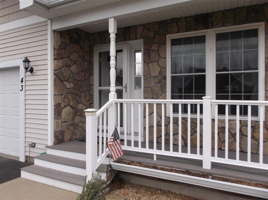 43 Arbor Cir unit 43, Litchfield, NH 03052 - photo 1