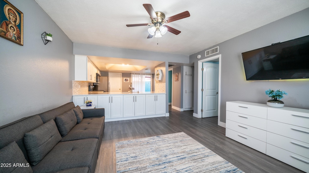 2827 E Waltann Ln Unit 3-4