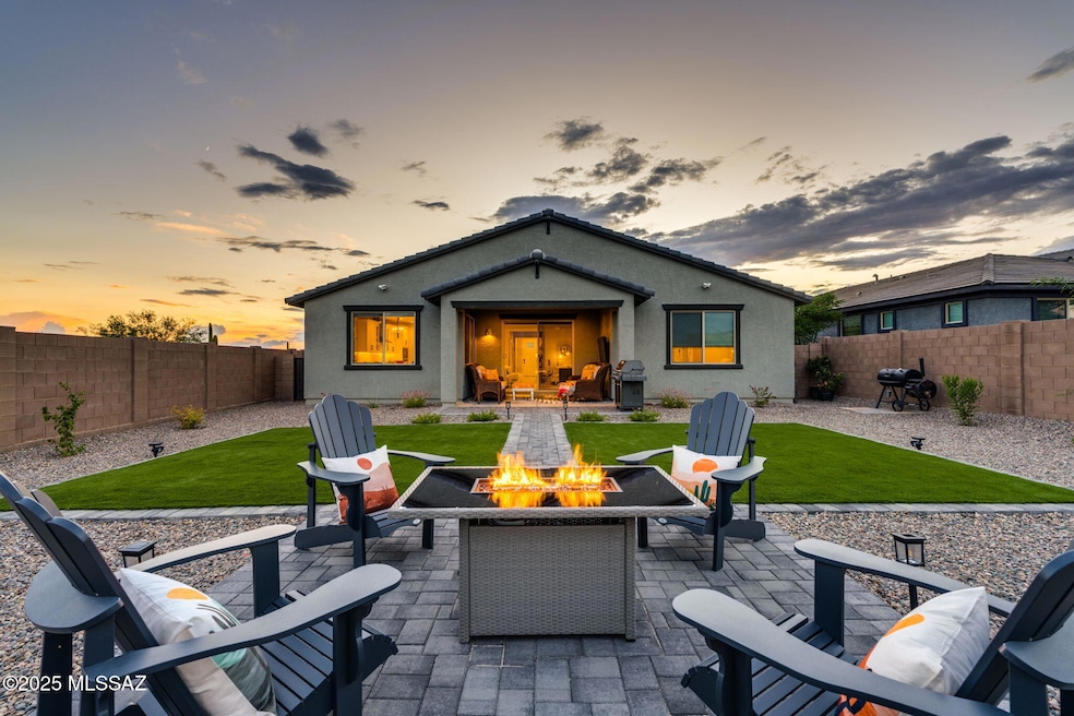 11266 N Gemini Dr, Oro Valley, AZ 85742 - photo 1