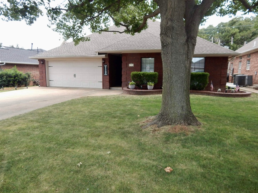 1304 Twisted Oaks Dr, Duncan, OK 73533 - photo 1