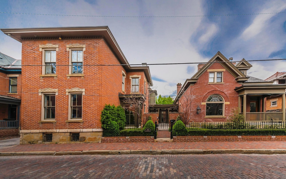 138 E Sycamore St, Columbus, OH 43206 - photo 1