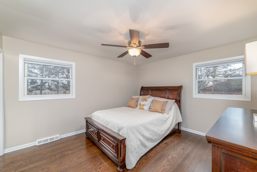 29W376 Wagner Rd, Naperville, IL 60564 - photo 1