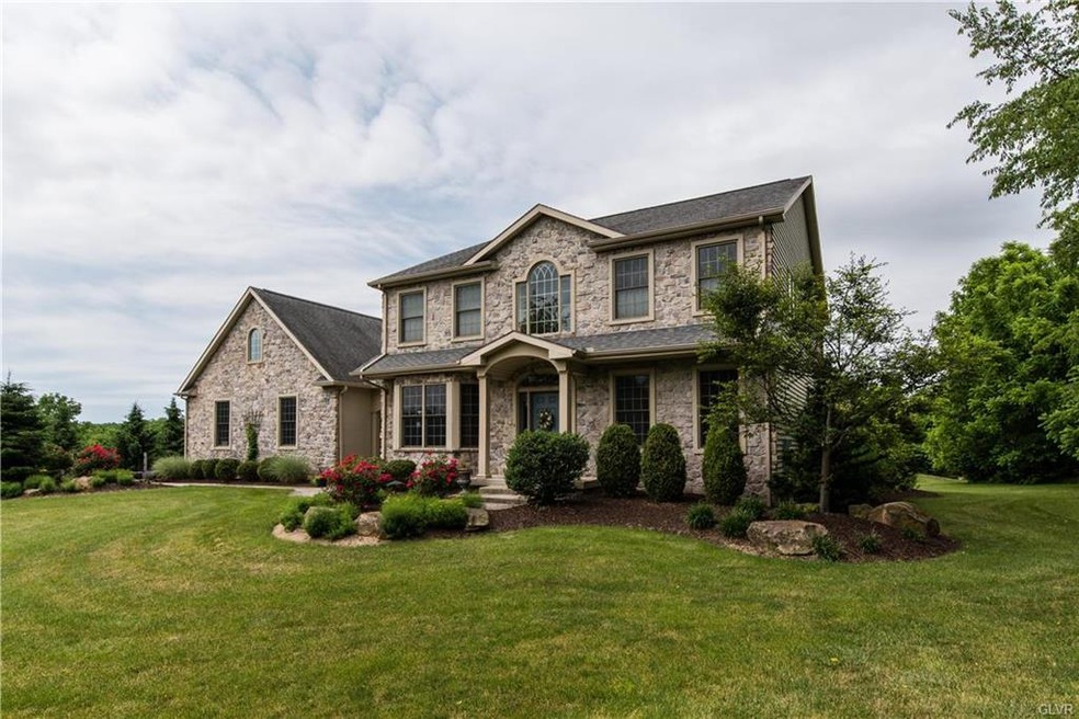 6338 Sweetbriar Ln, Zionsville, PA 18092 - photo 1