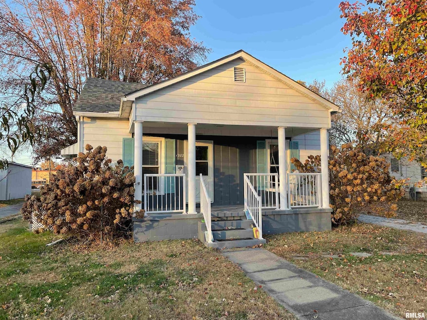 1202 E Parham St, Marion, IL 62959 - photo 1