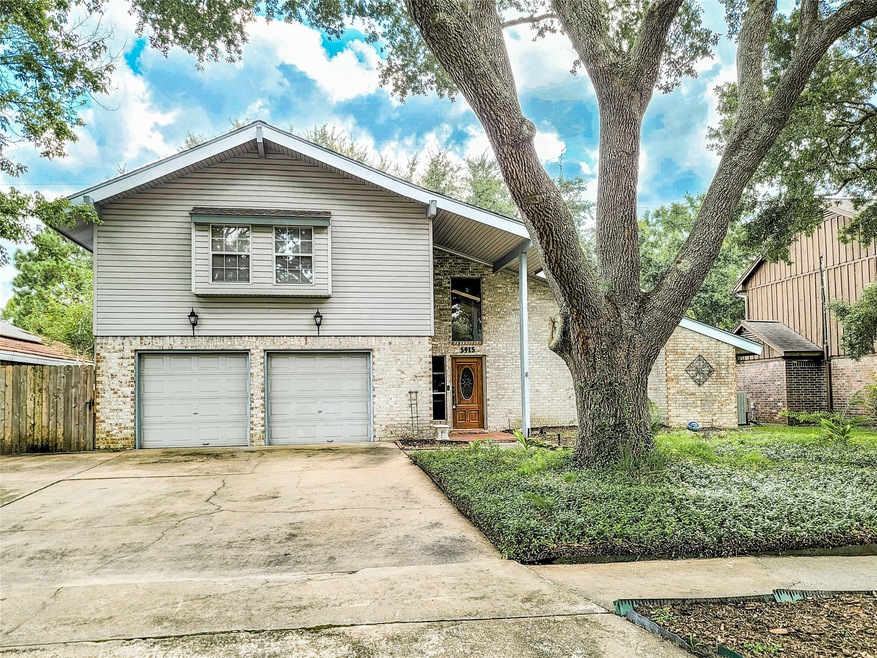 5915 Donwhite Ln, Houston, TX 77088 - photo 1