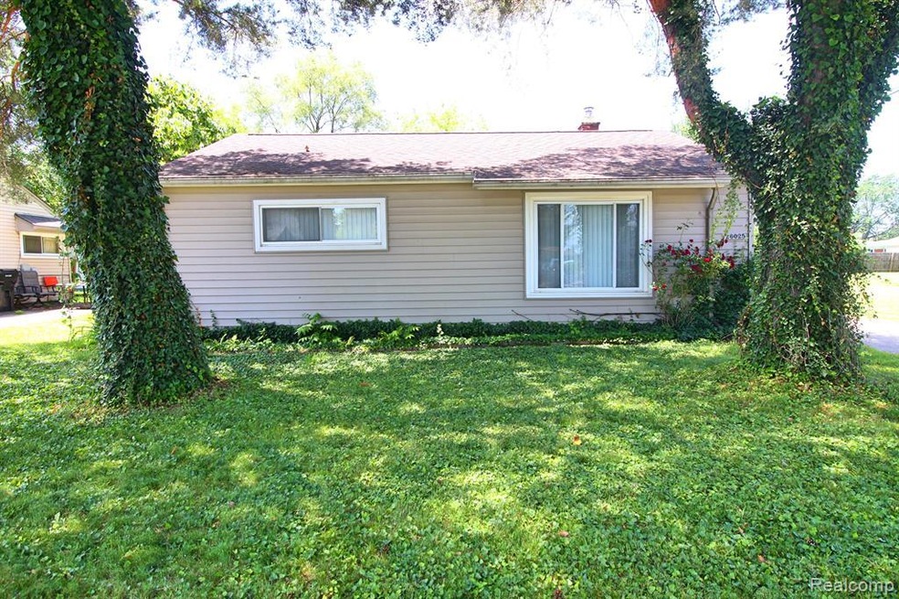 26025 Nagel St, Roseville, MI 48066 - photo 1