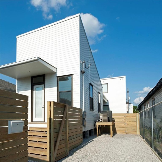 2633 Upperline St, New Orleans, LA 70115 - photo 1