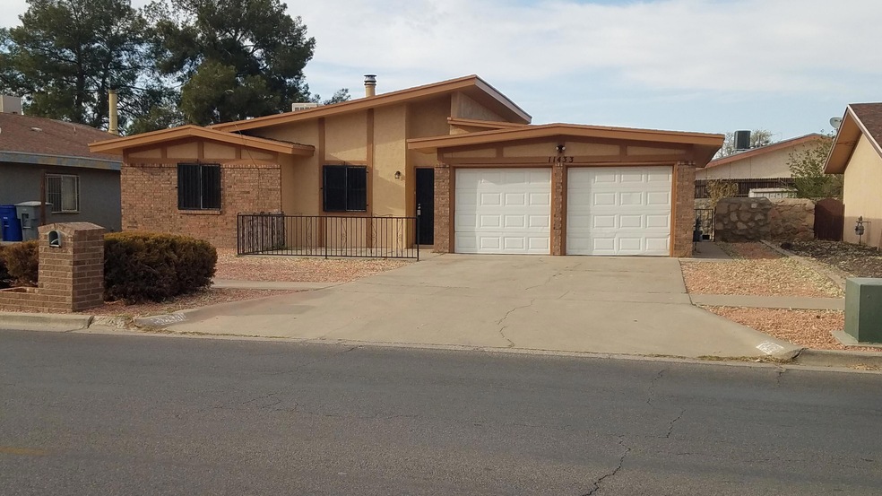 11433 Bob Mitchell Dr, El Paso, TX 79936 - photo 1