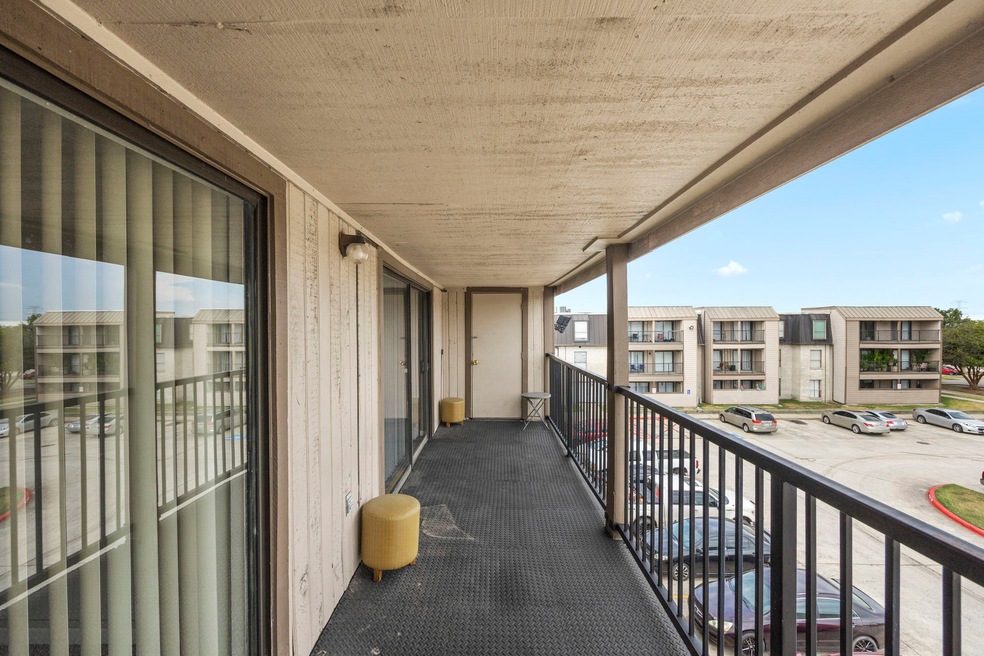 Welcome to 206 Plaza Verde unit D35, located in th