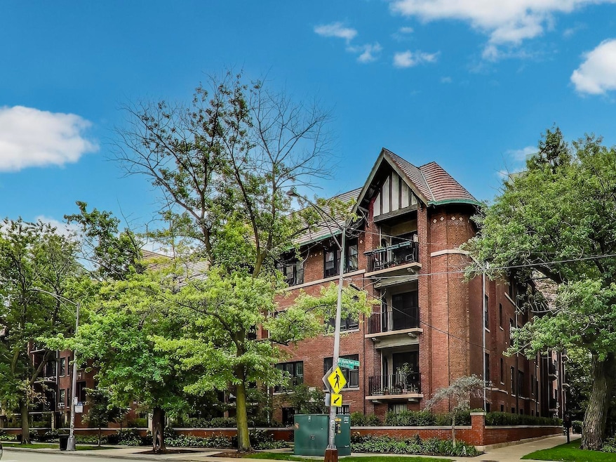 1615 E Hyde Park Blvd unit 2, Chicago, IL 60615 - photo 1