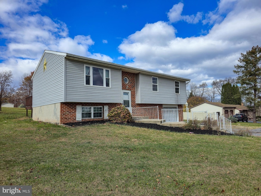 910 E Butter Rd, York, PA 17406 - photo 1