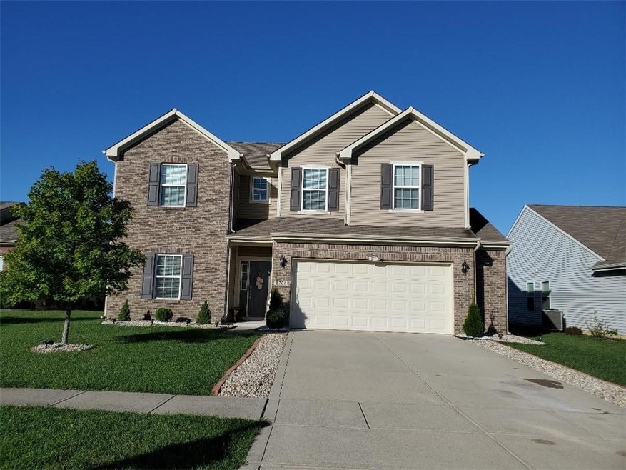 2702 Ashton Ln, Greenwood, IN 46143 - photo 1