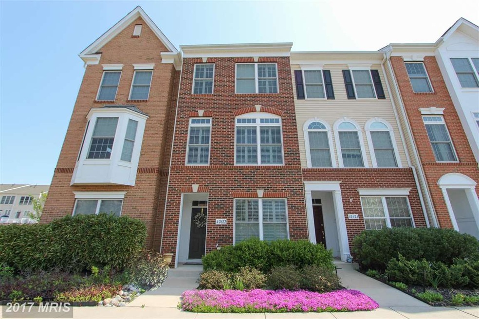 42622 Pine Forest Dr, Chantilly, VA 20152 - photo 1