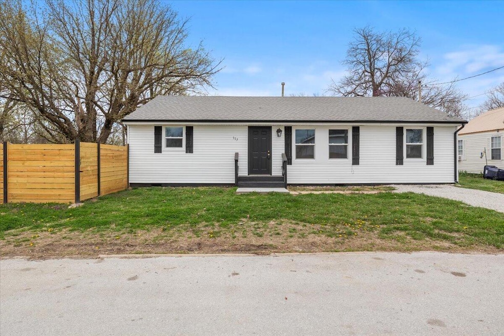 01-117 W Madison St - 1