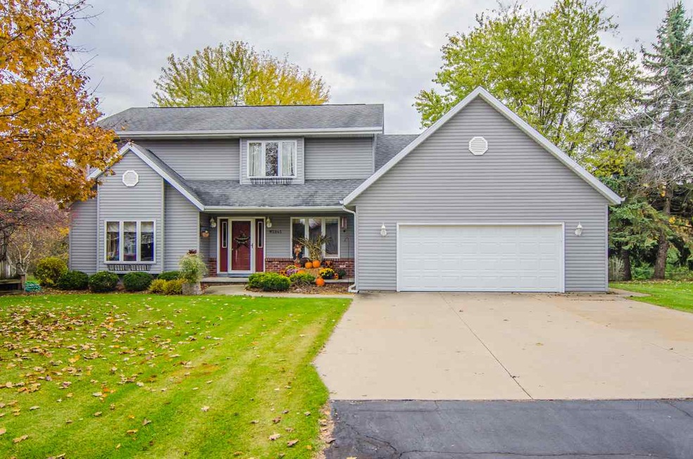 W2845 Schmalz Cir, Appleton, WI 54915 - photo 1