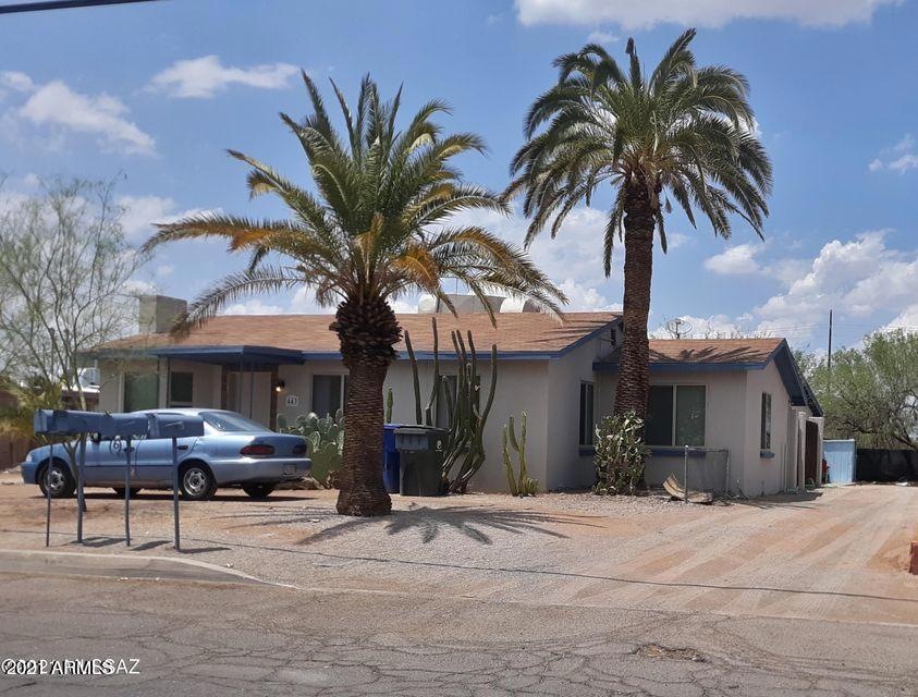 443 E Delano pic 1