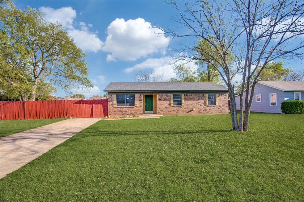 8818 Spaugh Ct, Fort Worth, TX 76108 - photo 1