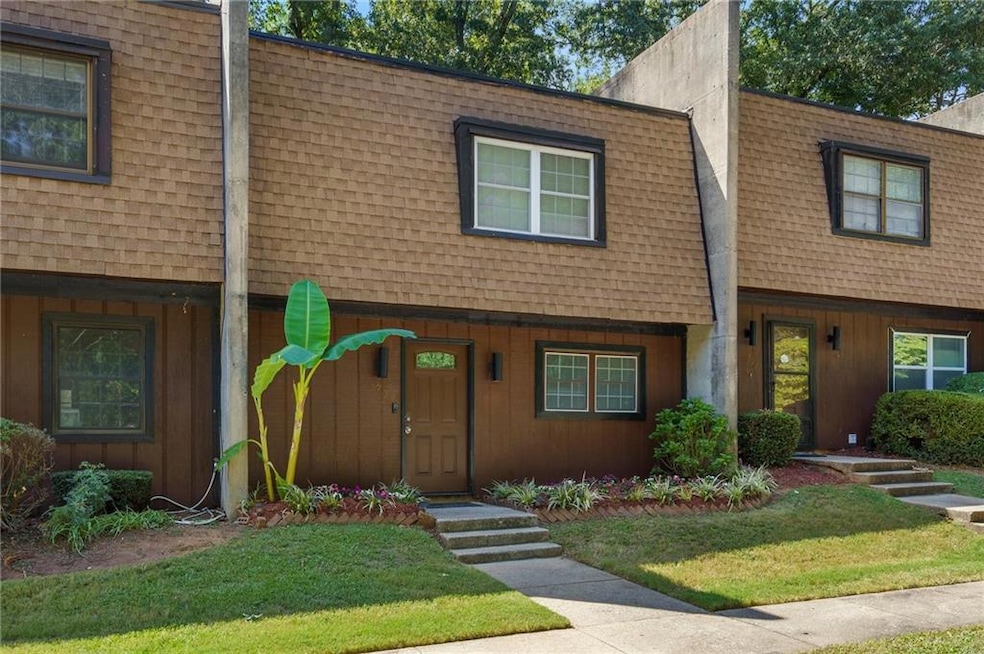 View of front of house featuring a front yard