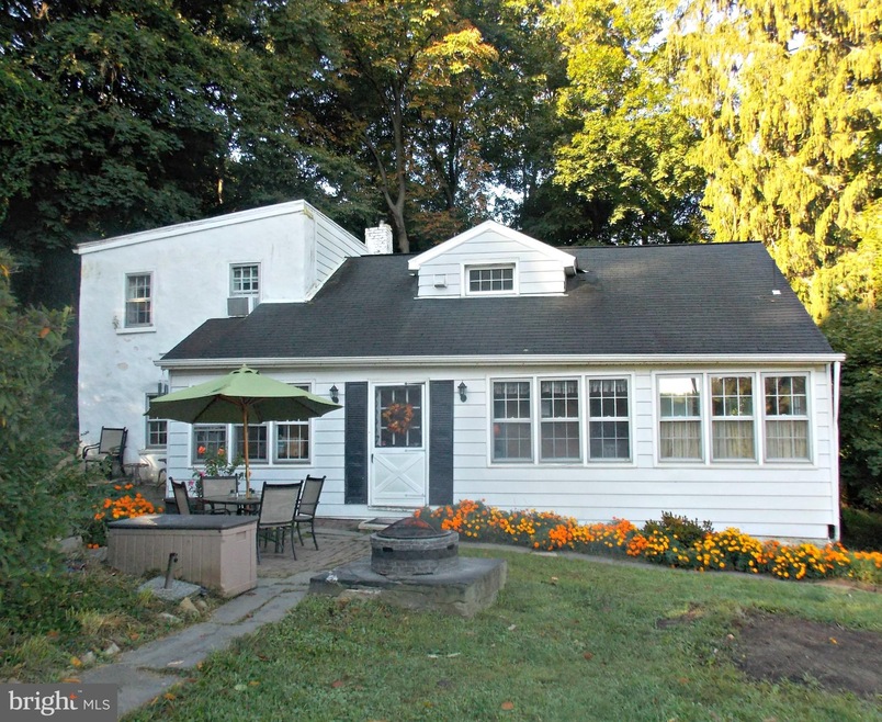 310 Spring Valley Rd, Reading, PA 19605 - photo 1