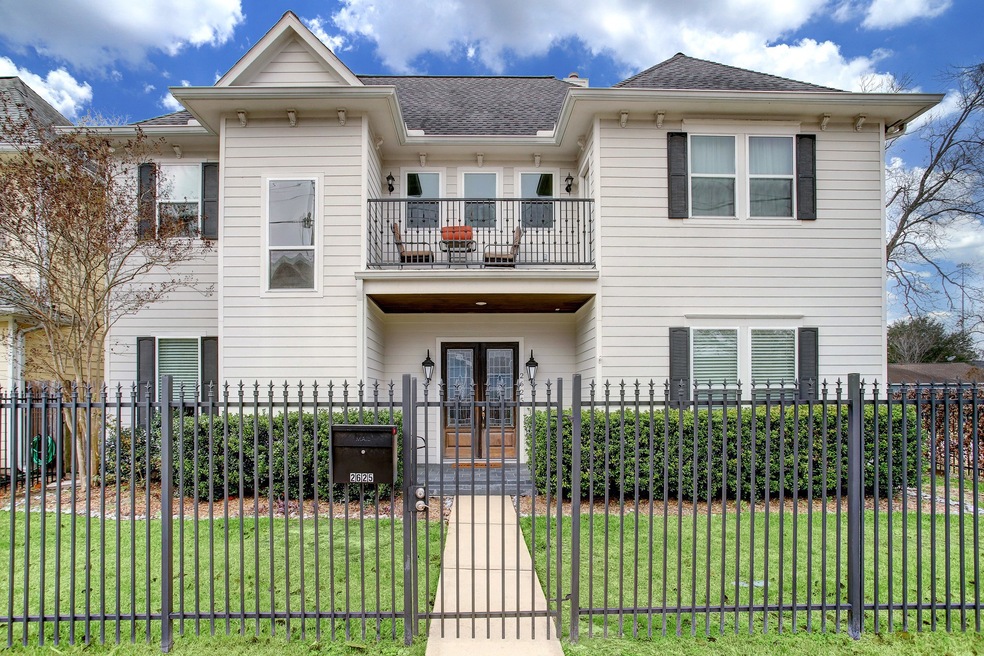 2625 Arlington St, Houston, TX 77008 - photo 1