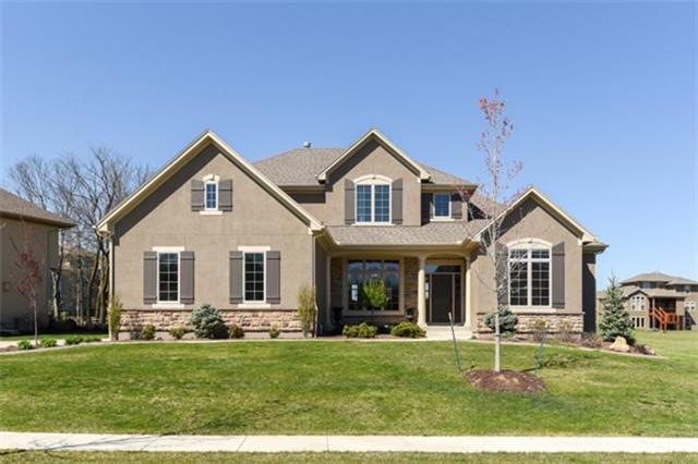 Fabulous 1.5 sty home built by Bickimer.