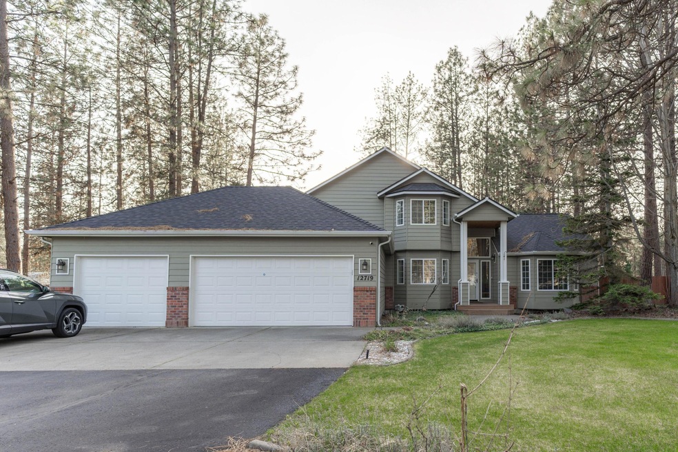 For Sale $775,000 • Co-Listing Agent