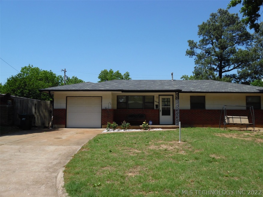 1008 E 10th St, Cushing, OK 74023 - photo 1