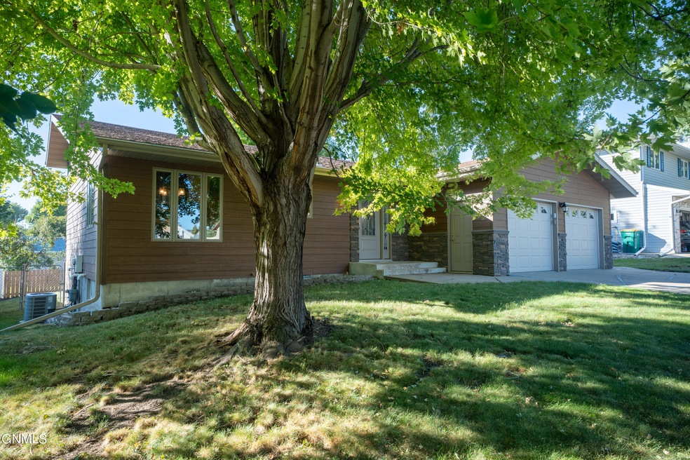 24-PREDana-0037-1957 N 20th-Exteriors C-