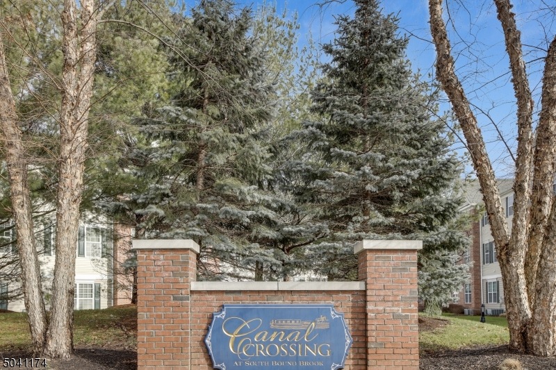 9 Swing Bridge Ln unit 118, South Bound Brook, NJ 08880 - photo 1