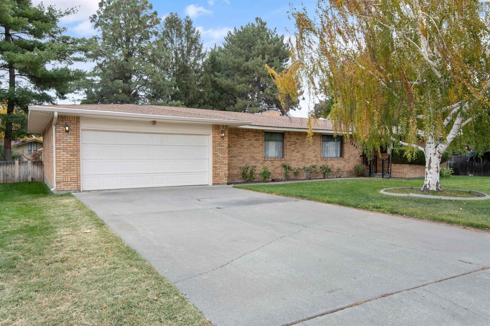3806 W 17th Ave, Kennewick, WA 99338 - photo 1