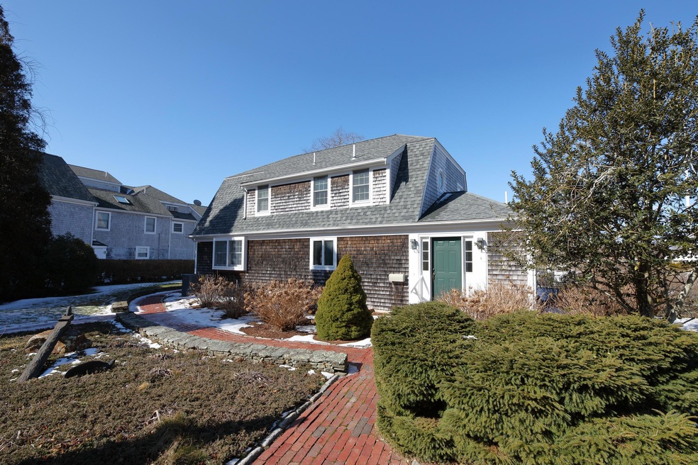 107 Falmouth Heights Rd, Falmouth, MA 02540 - photo 1