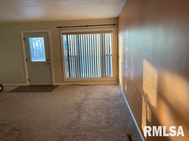 1738 Welshire Dr, Davenport, IA 52806 - photo 1