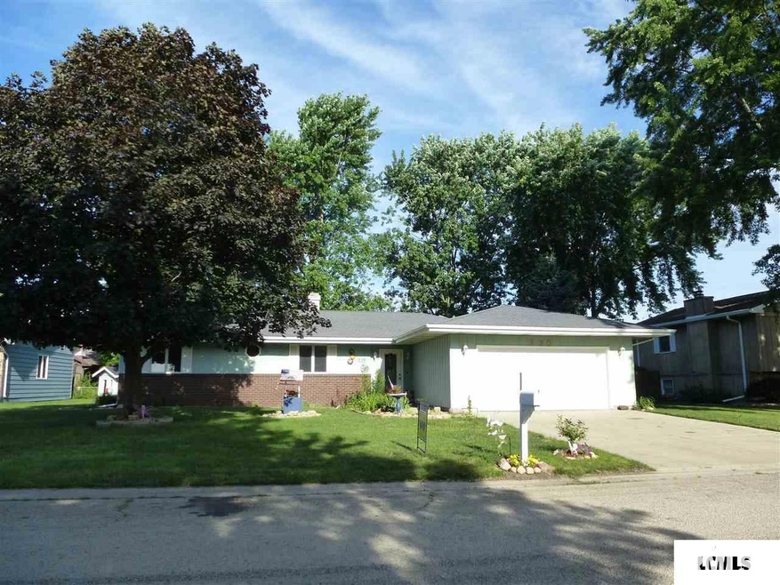 230 Crestwood Dr, Lincoln, IL 62656 - photo 1