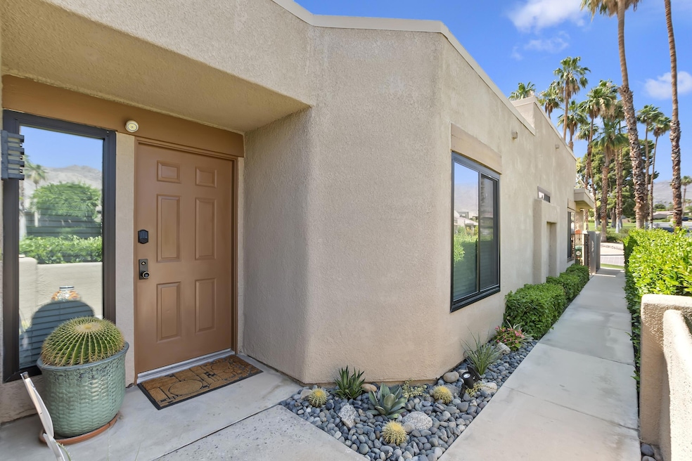 Entrance and courtyard - End Unit