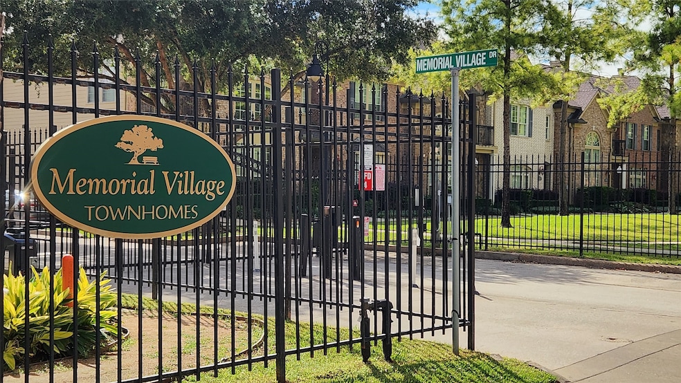 11850 Barryknoll Ln unit 3, Houston, TX 77024 - photo 1