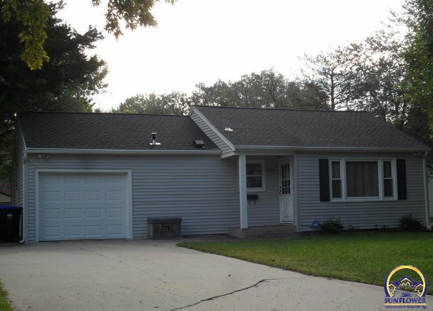 2504 SW Shunga Dr, Topeka, KS 66611 - photo 1